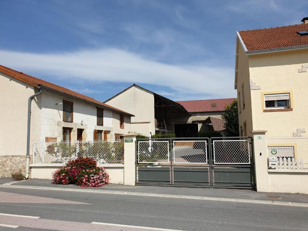 Cour La Dame Chez Beatris Et Christophe Janson Les Grandes-Loges Exterior photo